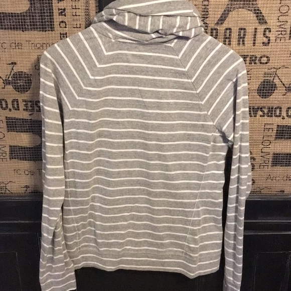 UnderArmor Hoodie - Picture 4 of 4